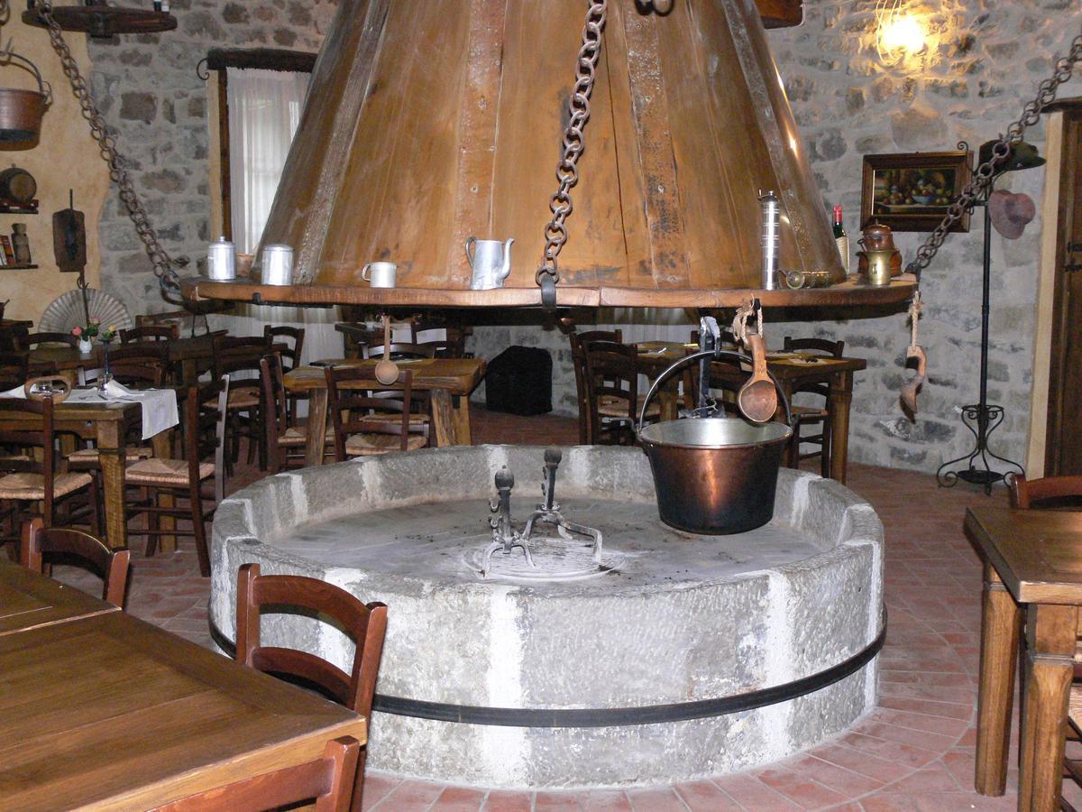 Il Cappellaio Matto Bed & Breakfast Montalto Ligure Exterior photo