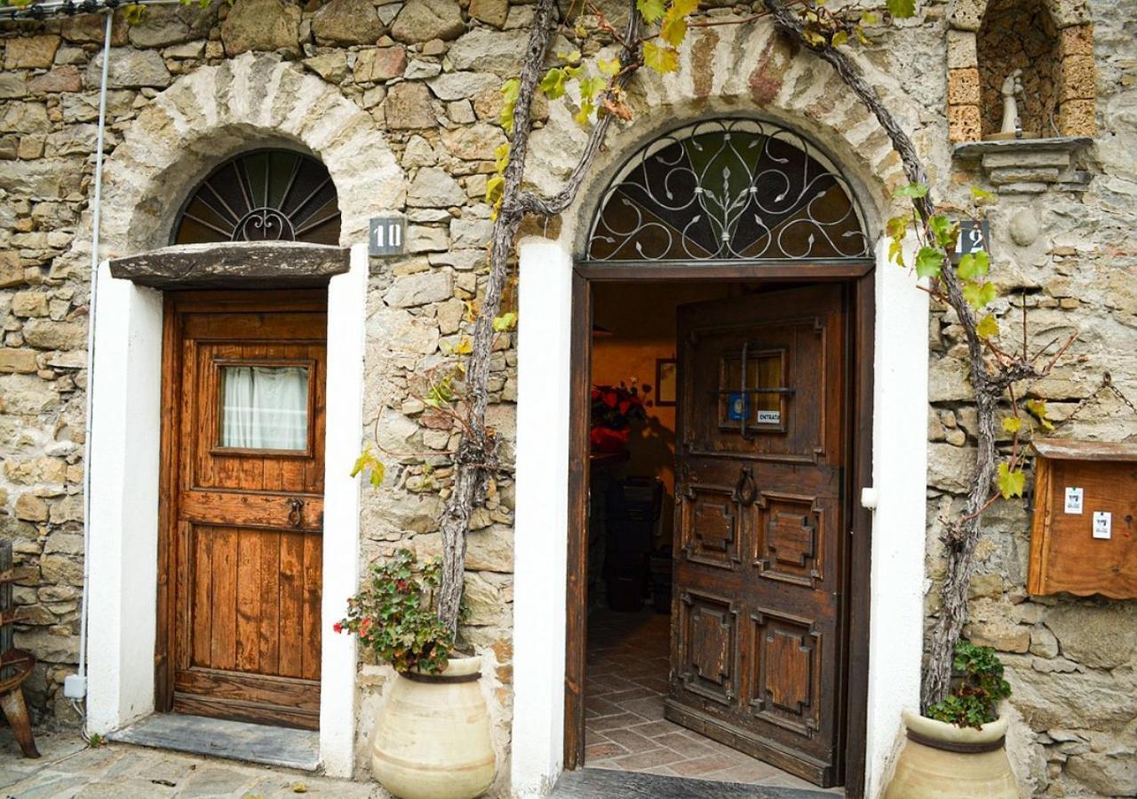 Il Cappellaio Matto Bed & Breakfast Montalto Ligure Exterior photo