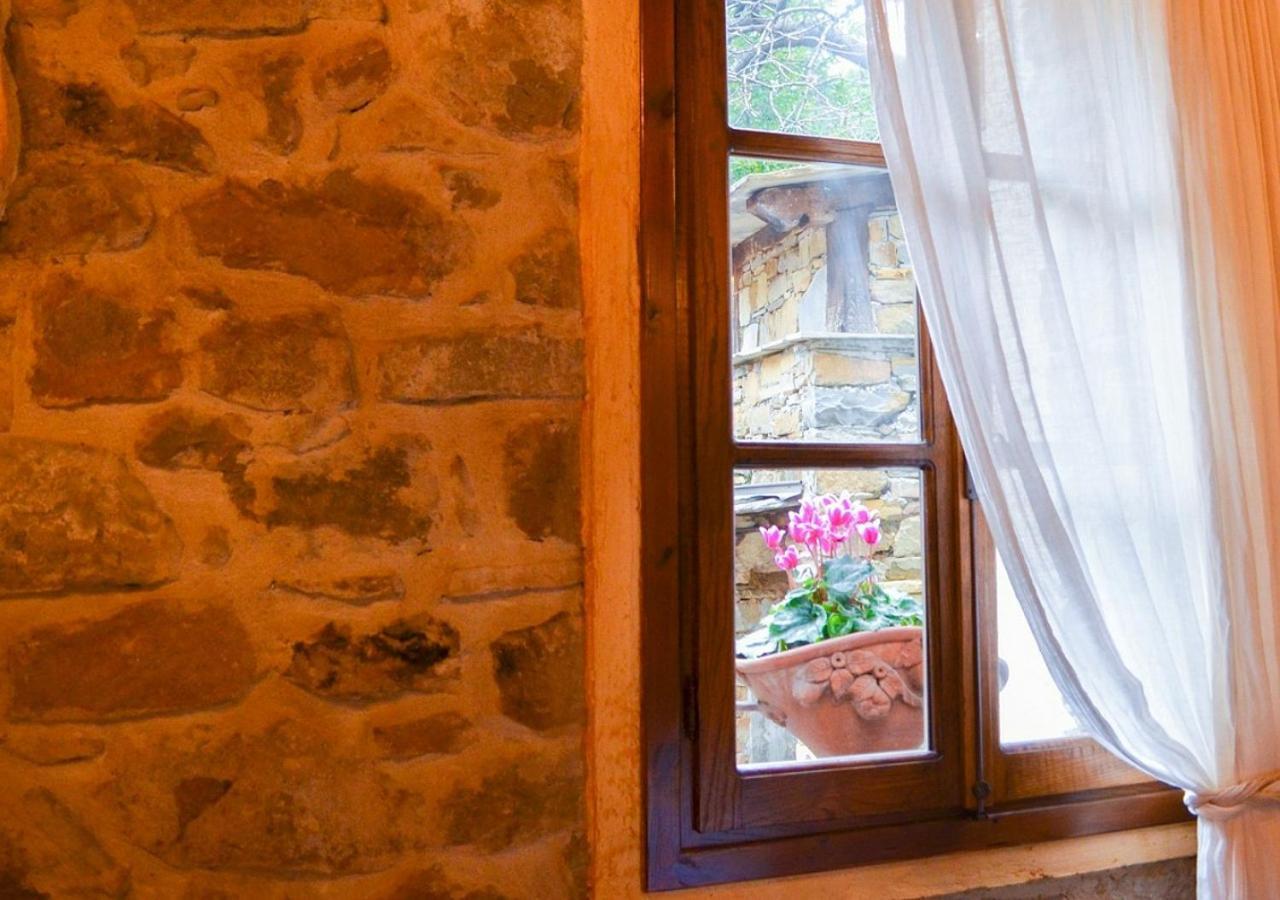 Il Cappellaio Matto Bed & Breakfast Montalto Ligure Exterior photo