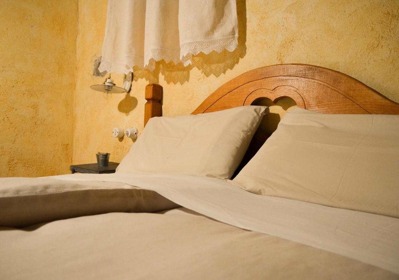 Il Cappellaio Matto Bed & Breakfast Montalto Ligure Exterior photo